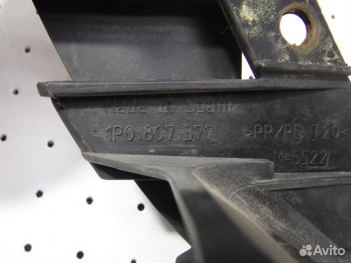 Направляющая заднего бампера Seat Leon 1P1