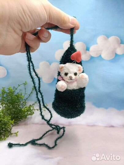 Вязаный мишка в подвеске - кулоне