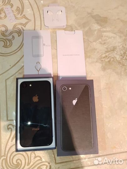 Телефон iPhone 8