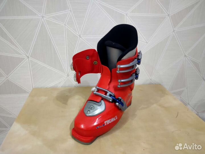 Продаю детские горнолыжные ботинки Tecnica