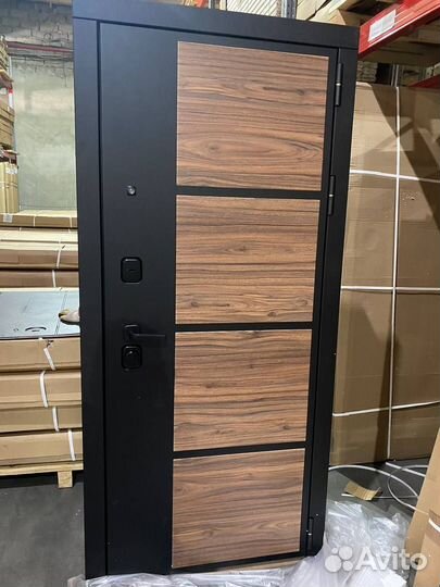 Входная металлическая дверь Плаза