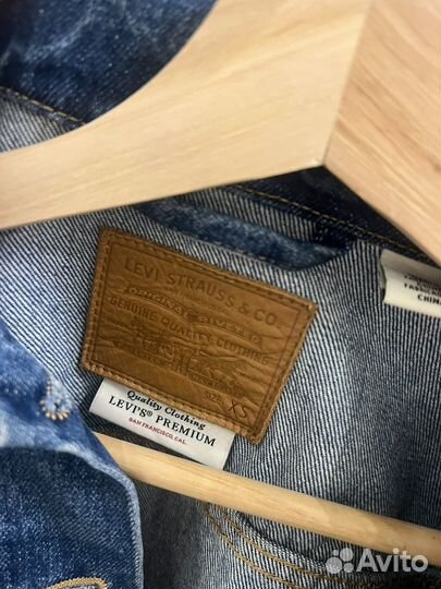 Джинсовая куртка levis