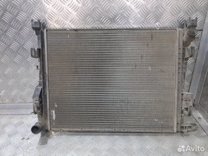 Радиатор охлаждения двигателя Renault Logan L8
