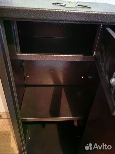 Сейф металлический