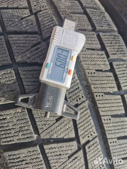 Bridgestone Blizzak Revo GZ 215/60 R17 96S