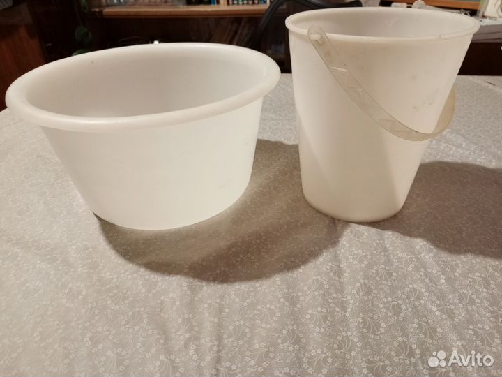 Тазик пластиковый и ведëрко серые