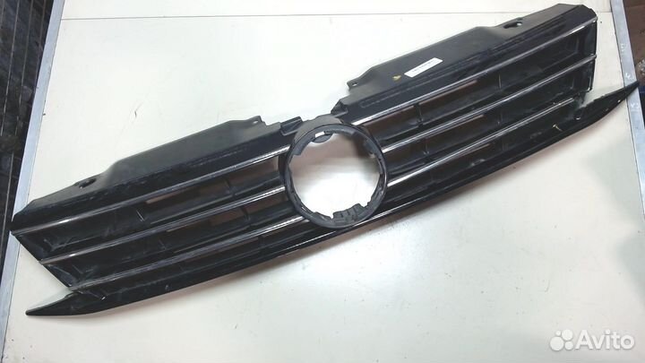 Решетка радиатора Volkswagen Jetta 6, 2016