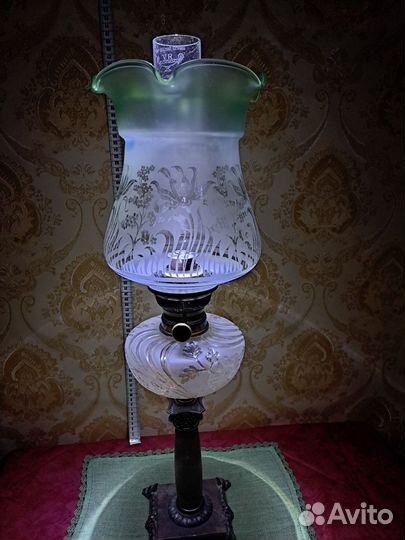 Старинная керосиновая лампа