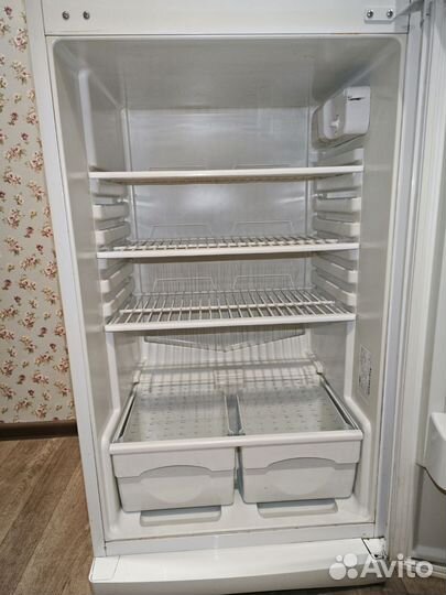 Холодильник Stinol 242Q