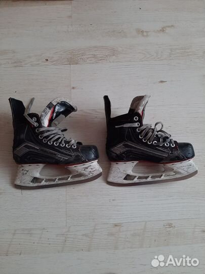 Коньки хоккейные Bauer и майки