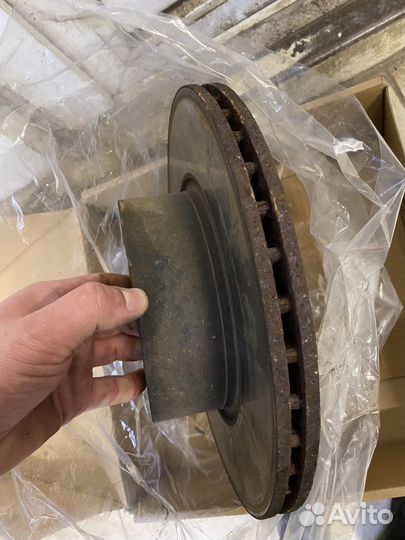 Передние тормозные колодки и диски BMW F30