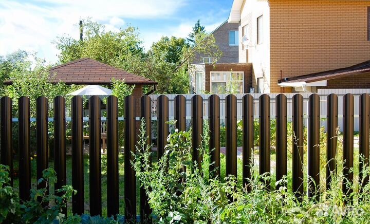 Забор из евроштакетника под ключ быстро