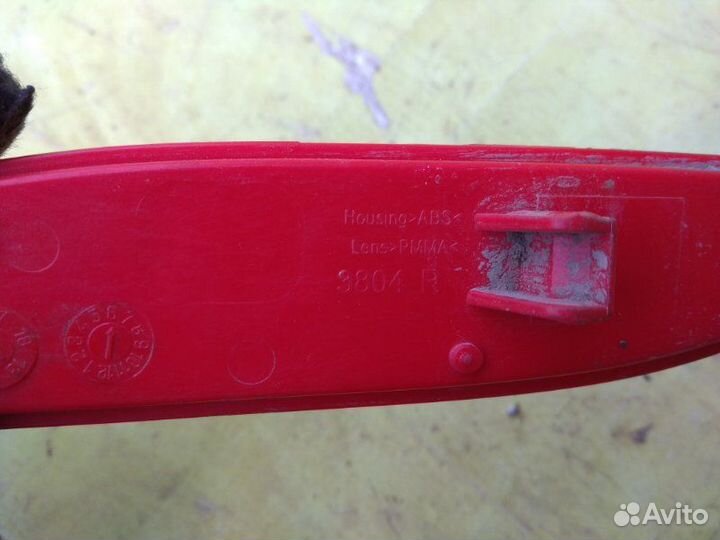 Отражатель в бампер задний правый Renault Megane 3