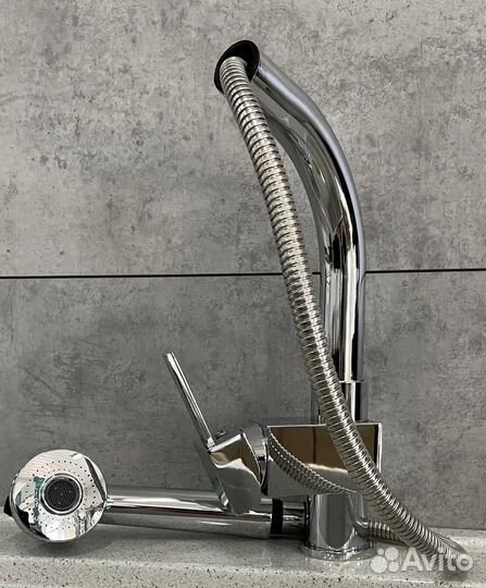 Смеситель для кухни с выдвижной лейкой wawe 004