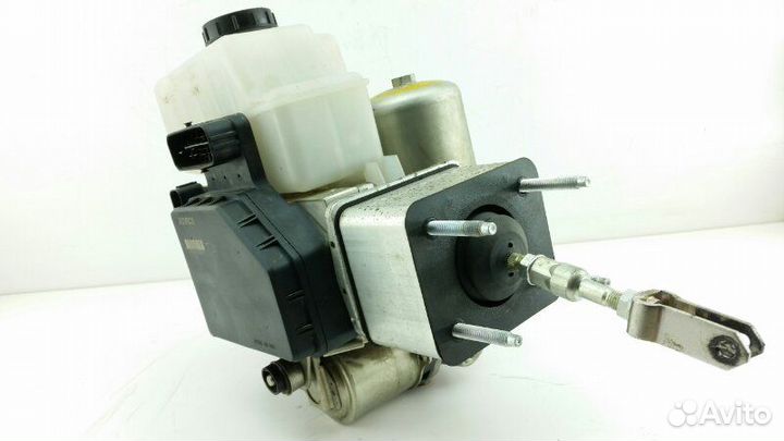 Главный тормозной цилиндр Nissan Patrol Y62 VK56VD