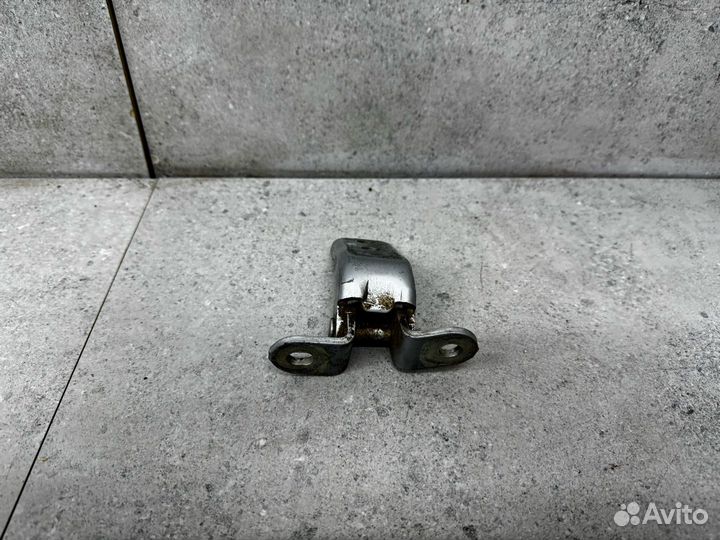 Петля двери задней правой Toyota C-HR 68730-12120