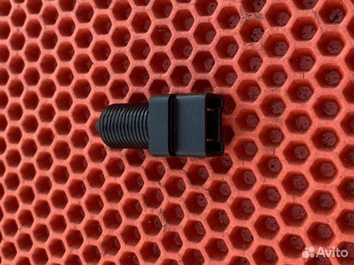 Датчик педали тормоза Mitsubishi Carisma