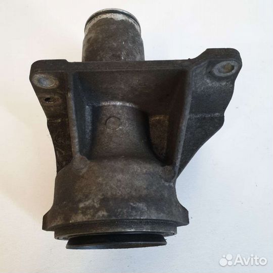 Кронштейн полуоси bmw 5 f10/f11/gt f07 (2009 - 2017) 4.4 7588950. 75889502