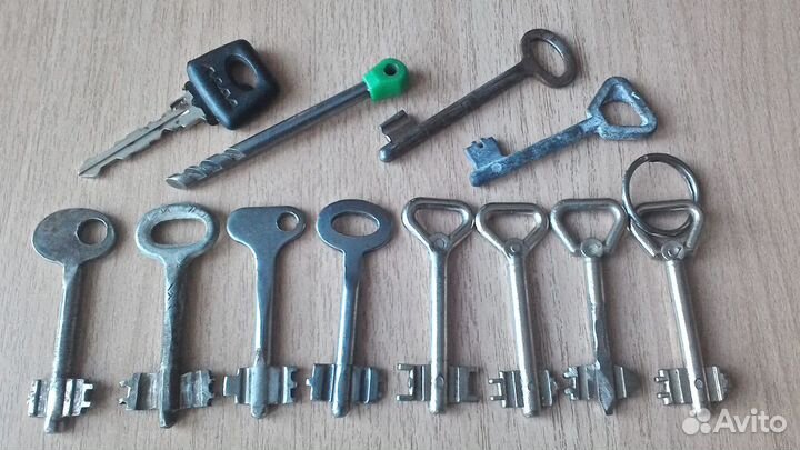 Дверные ручки, разные ключи
