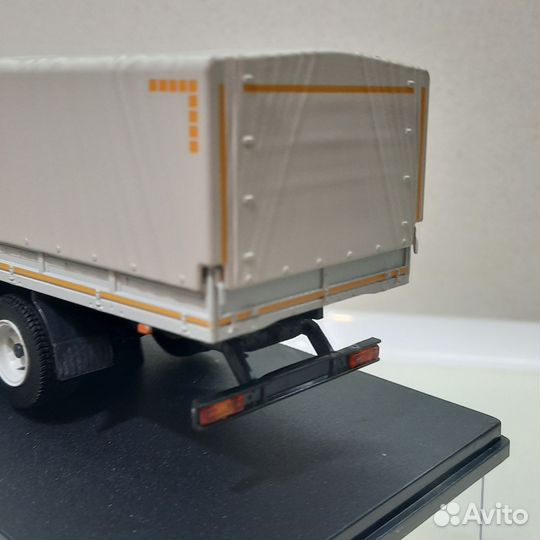 Модель автомобиля Газон Next 1:43