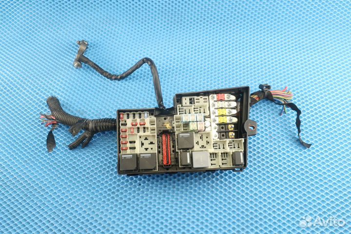 Блок предохранителей подкапотный Ford Focus 2