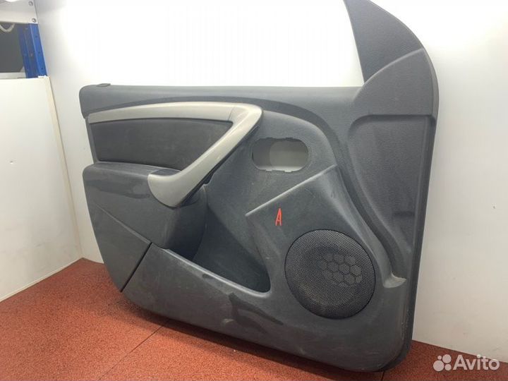 Обшивка двери передняя левая Renault Duster