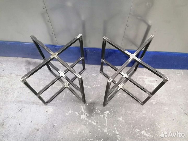 Металлическое подстолье