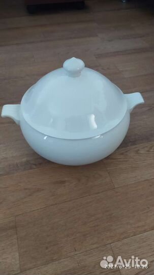 Супница фарфоровая