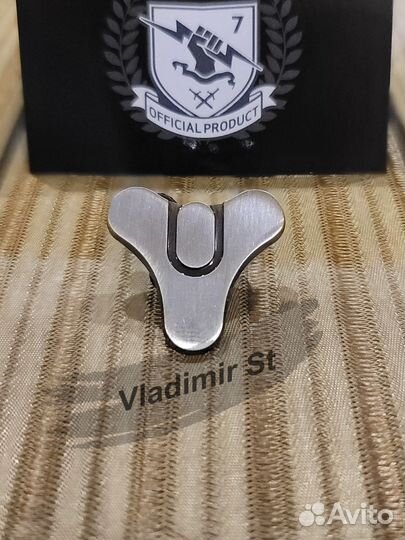 Коллекционный значок Destiny 2 с эмблемой