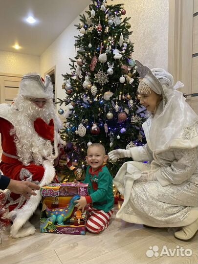 Дед Мороз и Снегурочка - новогоднее поздравление