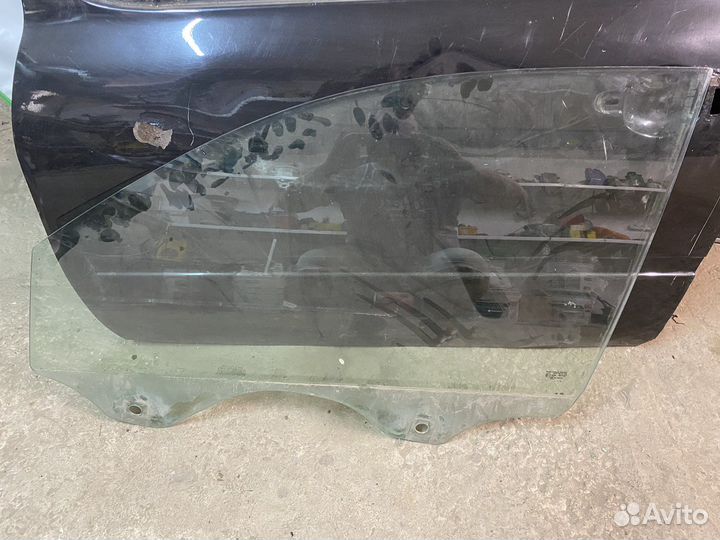 Стекло переднее левое