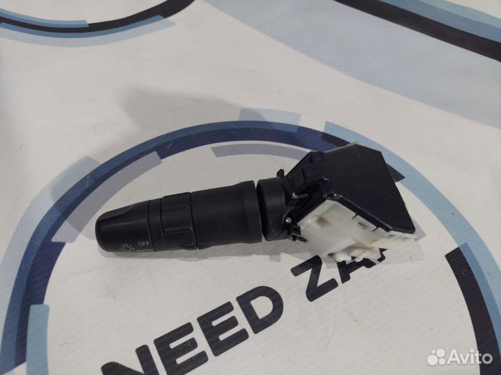 Переключатель поворотников Infiniti Qx56