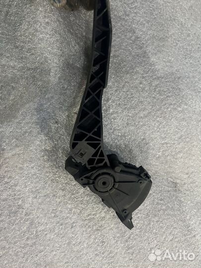 Педаль газа Geely Emgrand EC7