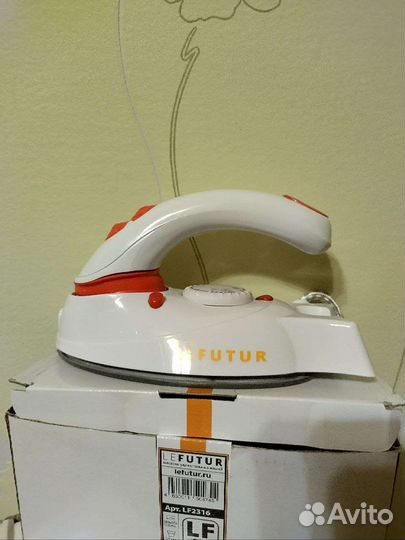 Мини-утюжок со складной ручкой LeFutur