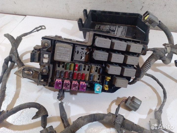 Блок предохранителей под капот Kia Rio A5D 2001