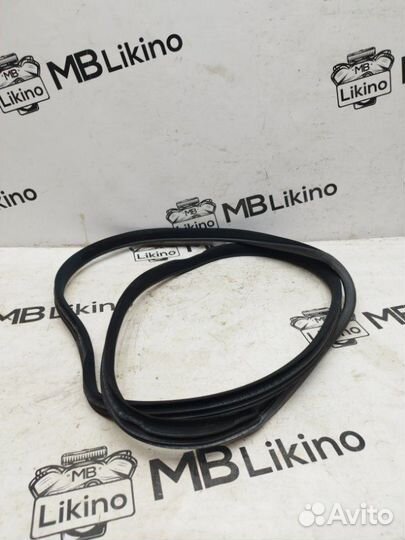 Уплотнитель проема двери передний Mercedes Ml W164
