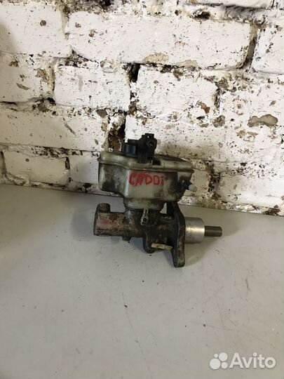 Главный тормозной цилиндр Volkswagen Caddy 3