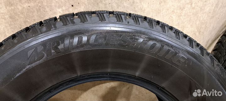 Bridgestone Blizzak Spike-01 265/65 R17