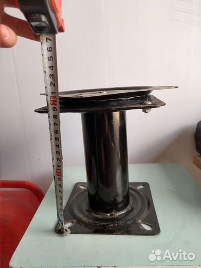 Стойка для кресла в лодку с поворотный механизм