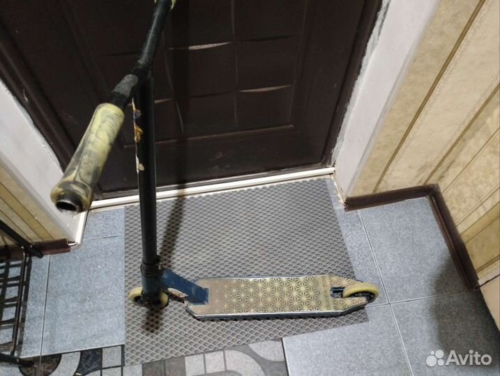 Трюковой самокат tech team duker 202