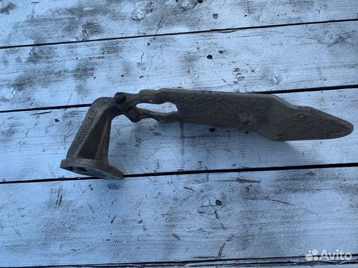 Петля капота Renault Premium