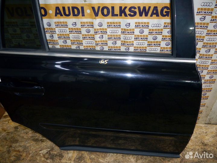 Дверь задняя правая Вольво XC90 черная