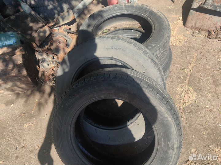 Шины 225 65 17 летние бу