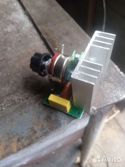 Регулятор напряжения