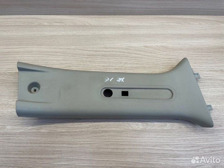 Обшивка средней стойки правая LADA X-Ray