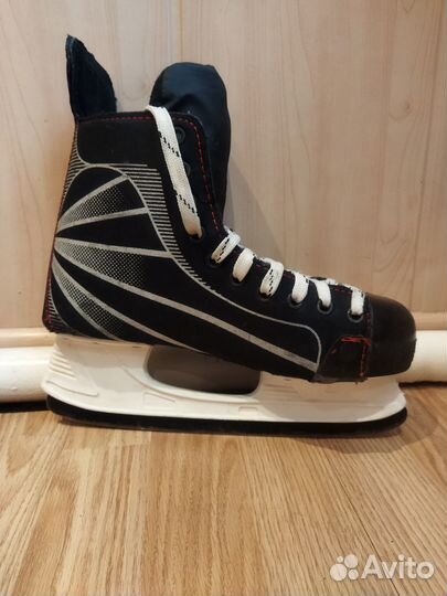 Коньки хоккейные