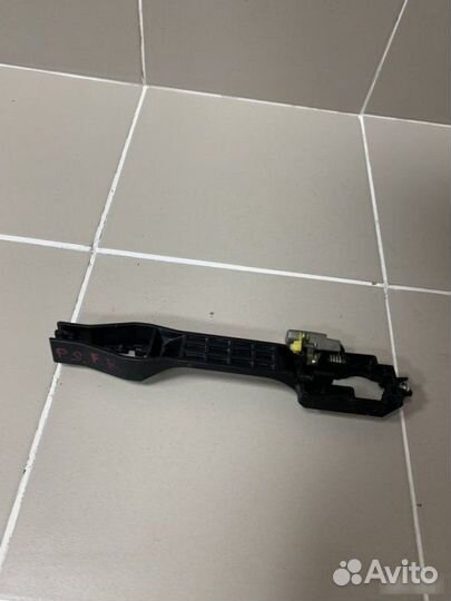 Кронштейн ручки двери Mitsubishi Pajero Sport