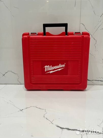 Шуруповерт Milwaukee 36V с двумя АКБ бесщеточный