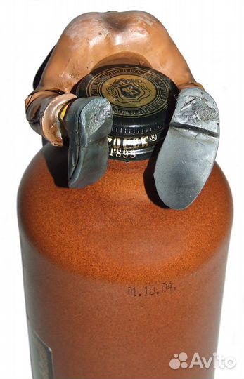 Статуэтка на бутылку и бутылка (керамика)