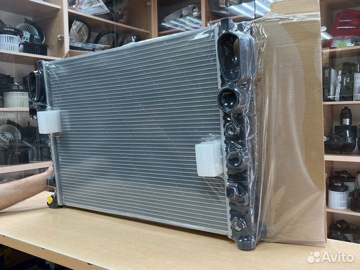 Радиатор охлаждения Мерседес W211 / W219